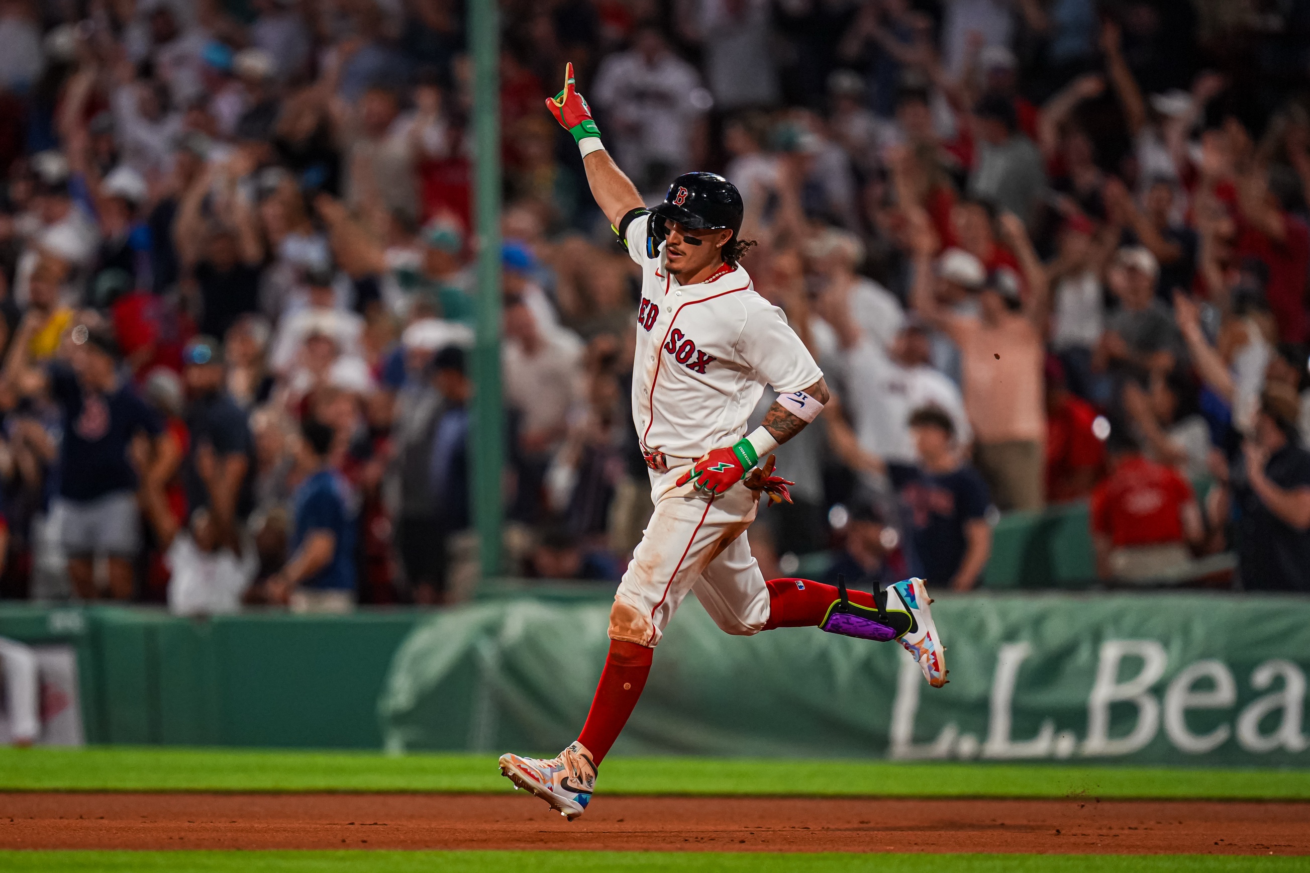 Red Sox erupt for eight runs, snap losing streak against Braves Red Sox erupt for eight runs, snap losing streak against Braves