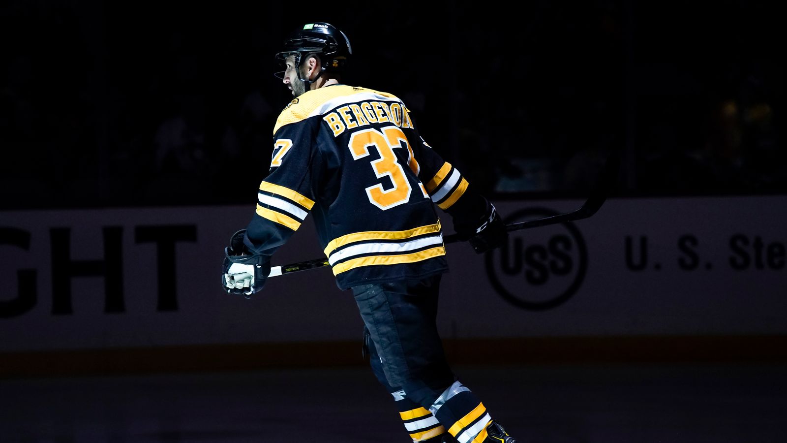 Why the Bruins should wait to name a captain until after the season