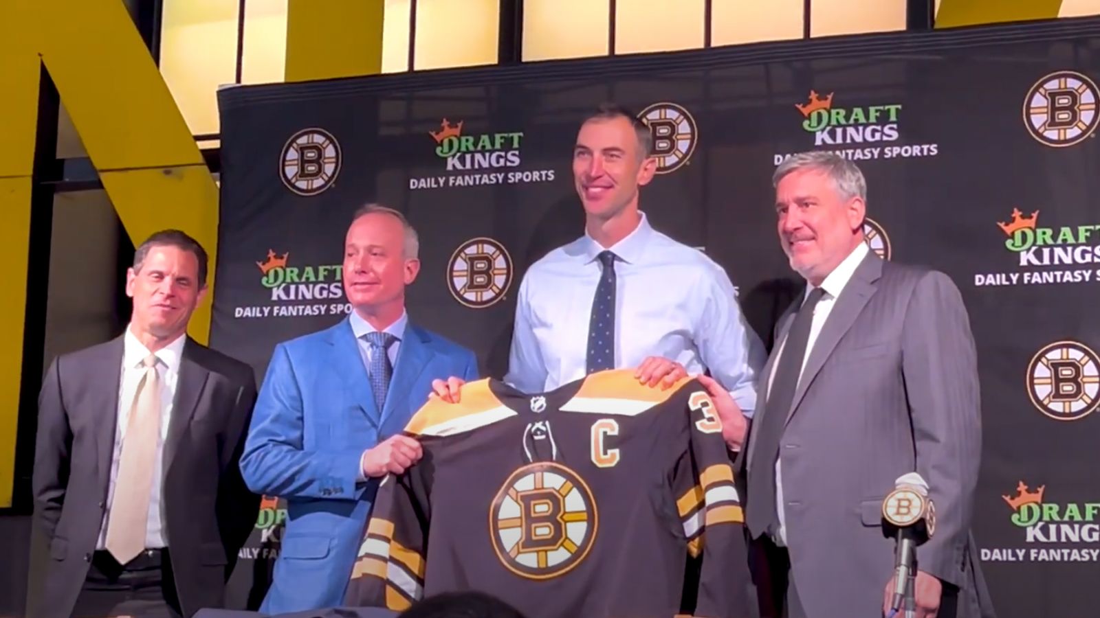 Towering D-man Zdeno Chara signs 1-day contract to end NHL career with  Bruins