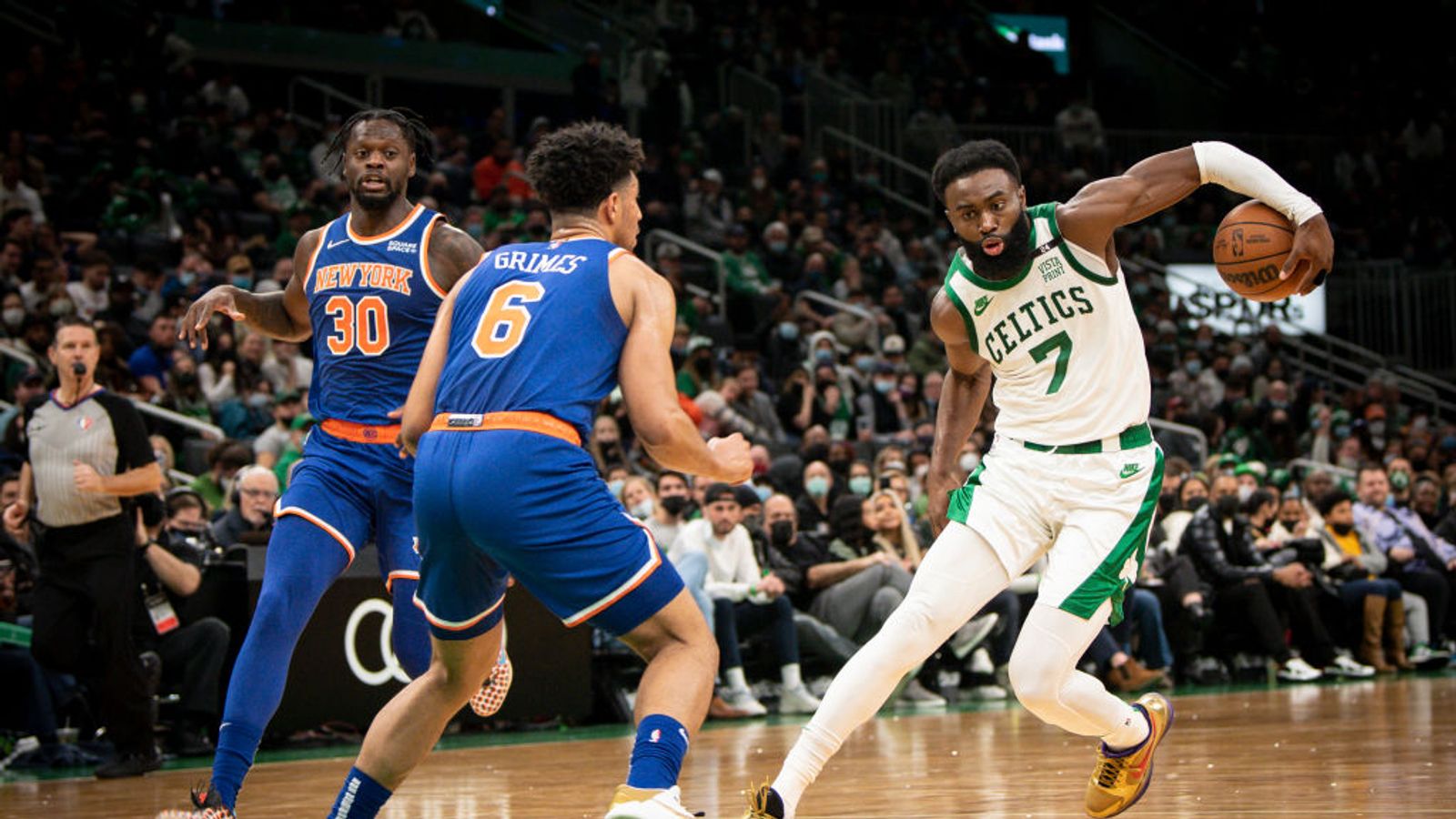 Brown scores 32, Celtics hold on for 101-99 win over Knicks - The