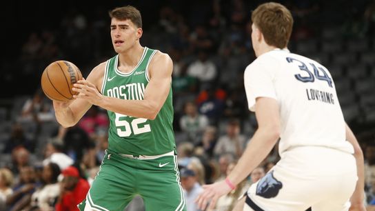 Picks 'n Pops: Kornet clones, a meaningful dunk, and big hands taken at BSJ Headquarters (Celtics)