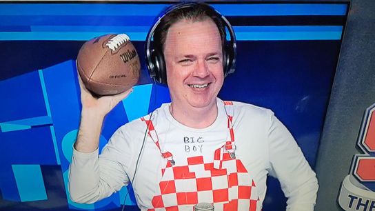 Podcast: Bedard on Patriots-Dolphins, trade deadline with Felger & Mazz 10.31.23 taken at BSJ Headquarters (Patriots)
