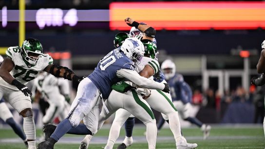FINAL: Patriots 27, Jets 14 - Maye shows out as Henderson scores three TDs taken at Gillette Stadium (Patriots)