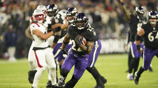 BSJ Live Coverage: Ravens 24, Patriots 13 (4th) - NE (three turnovers) fading against Henry and Huntley taken at M&T Bank Stadium. Photo by (USA Today Network)