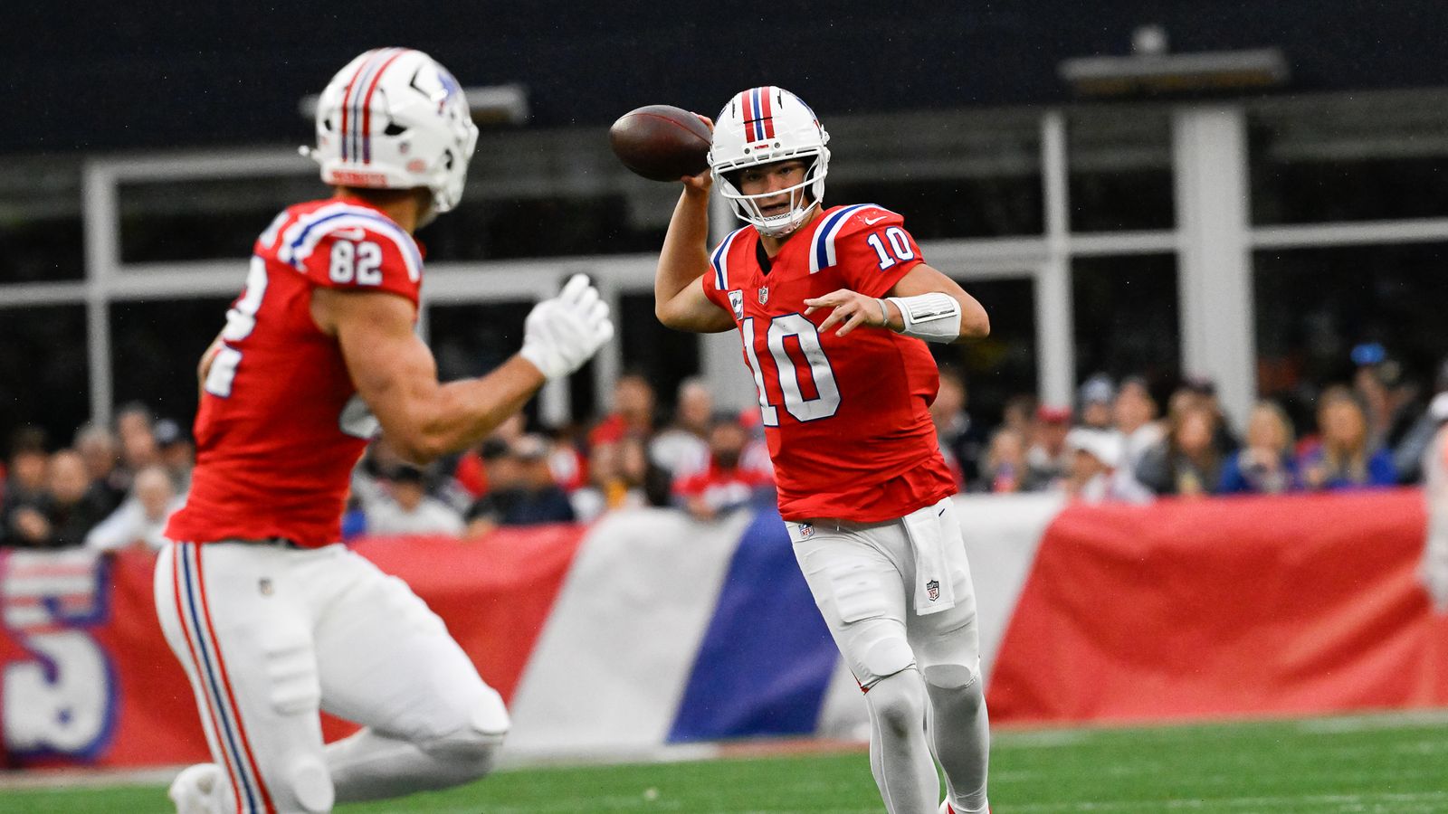 Podcasts: Bedard on Patriots' blowout of the Raiders, Maye's big day with 98.5 The SportsHub & CLNS
