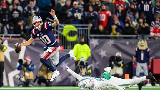 Bedard: Four sequences to a win - Big plays on offense and defense, and taking advantage of the Dolphins taken at BSJ Headquarters. Photo by (Adam Richins for BSJ)