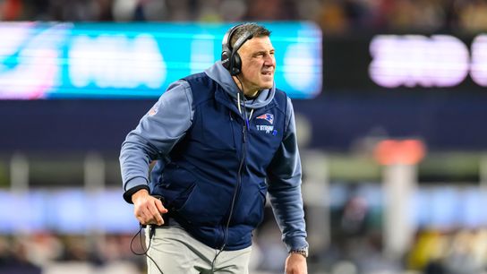 Podcasts: Bedard breaks down Patriots' win over Dolphins and match up with Chargers with CLNS and 98.5 The SportsHub taken at Gillette Stadium (Patriots). Photo by (Adam Richins for BSJ)