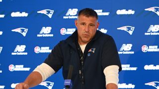 Bedard: Mike Vrabel starts to pick up the pieces of a scuffling team, Drake Maye taken at New Balance Athletics Center (Patriots). Photo by (Imagn Images)