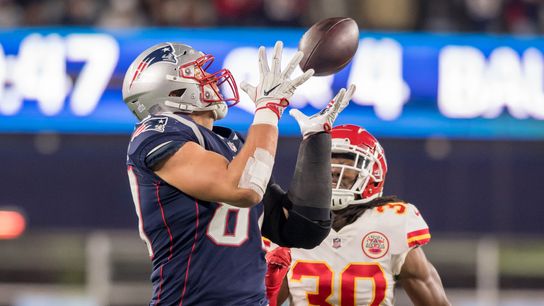 Bedard: With Gronkowski's usage vs. Chiefs, Patriots' braintrust leaves no doubt who is NFL's top TE taken at BSJ Headquarters (Best of BSJ Free Preview)