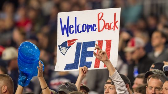 BSJ Weekend Briefing: Patriots and Bruins win, Kyrie staying, Red Sox-Yankees taken at BSJ Headquarters (Regular Features)