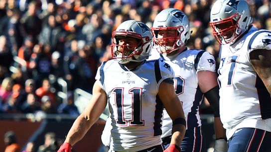 Patriots Notebook: New England breaks through with first road win of 2018 taken at Soldier Field (Patriots)
