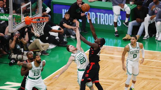 Robb: How Gordon Hayward is finding his role doing the little things taken at TD Garden (Celtics)