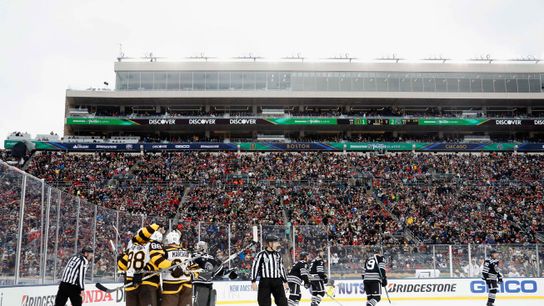 Final: Bruins 4, Blackhawks 2 - B's leave Notre Dame with 2 points taken at Notre Dame Stadium (Bruins)