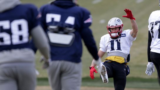 Patriots Notebook: Perfect attendance at Wednesday practice; Brett Favre understands Brady's 'suck' comment taken at Gillette Stadium (2018 AFC Playoffs)