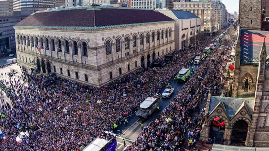 Bedard's Daily Briefing 02.06.19: Mammoth turnout for Patriots parade, B's and C's sweep, Gretzky's impact taken at BSJ Headquarters (Regular Features)