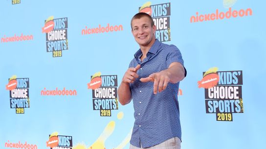 Bedard's Daily Briefing 08.27.19: Gronk tears up; Andrews likely out; Felger & Mazz return taken at BSJ Headquarters (Patriots)