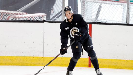 Bruins camp report: Jack Studnicka earns look in top-6, Rask ‘not worried’ about fractured finger taken at Warrior Ice Arena (Bruins)