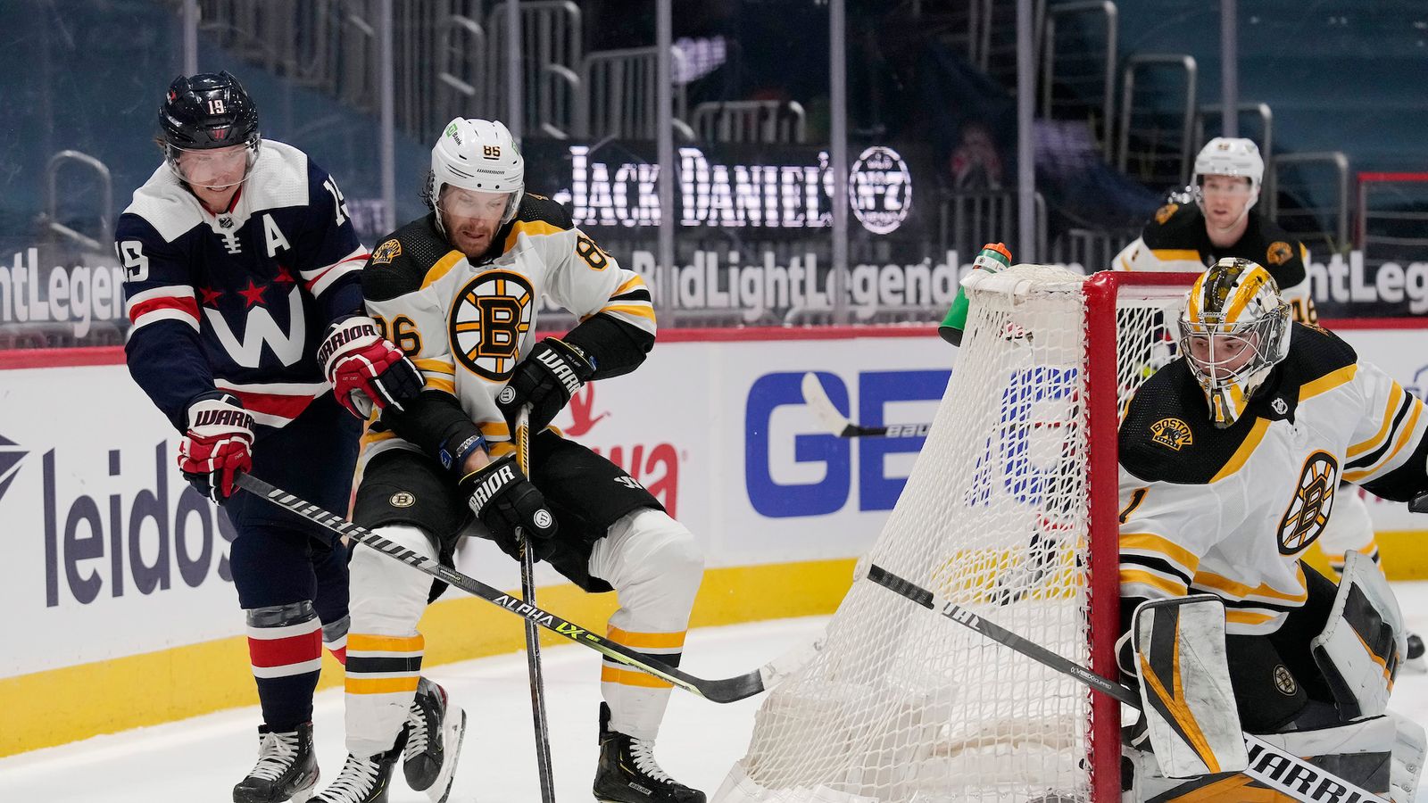Rookie goalie Jeremy Swayman, Boston Bruins ice Washington Capitals