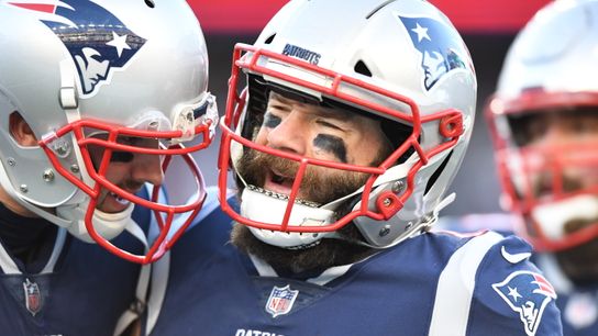 Final: Patriots 24, Bills 12 - Patriots clinch 10th straight division title taken at Gillette Stadium (Patriots)