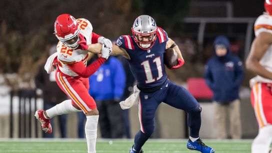 NFL Notebook: What's the most likely playoff path for the Patriots? Plus, Belichick & Brady on Oakland taken at BSJ Headquarters (Patriots)