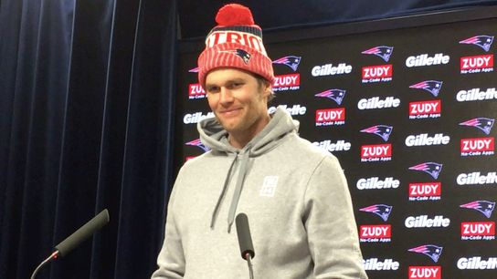 Video: Tom Brady talks about return of Gronk to practice field, challenge of Eagles taken at Gillette Stadium (Patriots)