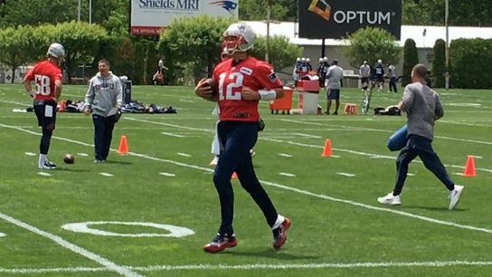 Video: Tom Brady in throwing drills at start of Tuesday's minicamp workout taken at Gillette Stadium (Patriots)