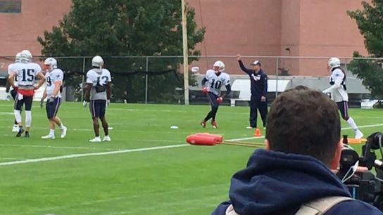 Video: Josh Gordon catches passes at start of Wednesday's practice taken at Gillette Stadium (Patriots)
