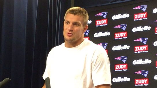 Video: Rob Gronkowski talks about the Chiefs and the comparisons to Travis Kelce taken at Gillette Stadium (Patriots)