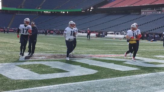 Video: WRs, TEs get Thursday practice started with stretching in end zone taken at Gillette Stadium (Patriots)