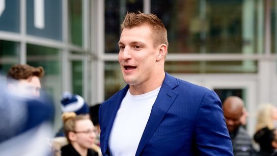 Notebook: No podium for Rob Gronkowski at Opening Night taken at Mall of America (Patriots)