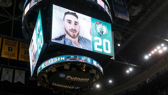 Dr. Flynn's Mailbag: Hayward, Gilmore, team docs and the prognosis for twinkle toes taken at BSJ Headquarters (Celtics)