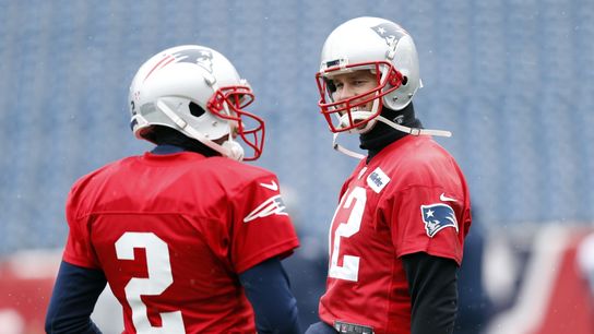 Notebook: Tom Brady limited at practice because of right hand taken at Gillette Stadium (2017 AFC Championship)