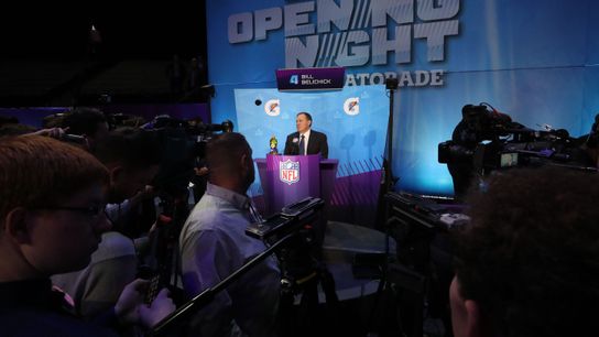 Bedard: Media isn't off to a Super start with Brady, Spagnuolo 'stories' taken at Xcel Energy Center (Best of BSJ Free Preview)