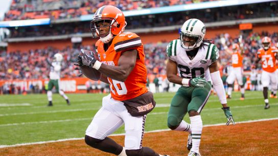 WR who signed with Pats this spring announces retirement taken at BSJ Headquarters (Patriots)