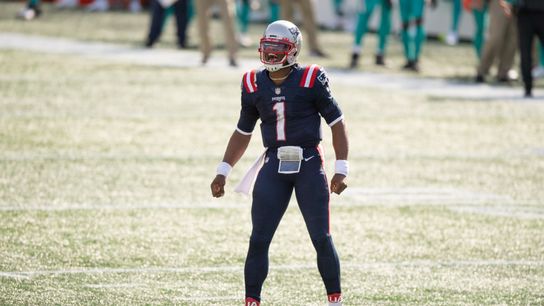 FINAL: Patriots 21, Dolphins 11 - Newton rushes for 2 TDs taken at Gillette Stadium (Patriots)