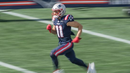 Dr. Flynn: Reading the tea leaves on Julian Edelman's knee issue; Stephon Gilmore out vs. Buffalo taken at BSJ Headquarters (Patriots)
