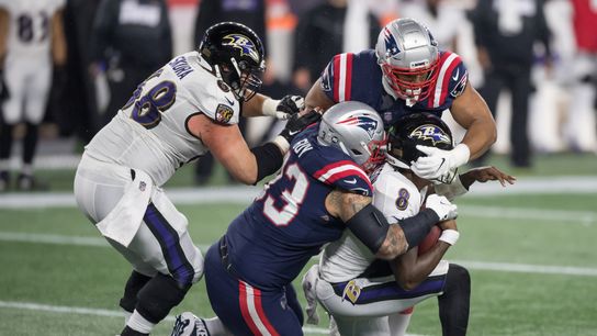 Bedard: Two 2nd-half plays illustrate Patriots' plan for limiting explosive Ravens' rush offense taken at Gillette Stadium (Patriots)