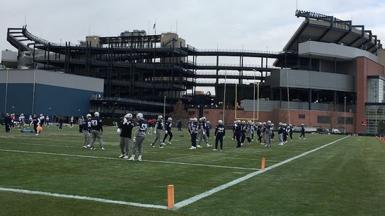 Patriots Notebook: Tom Brady, Rob Gronkowski present at start of Thursday's practice taken at Gillette Stadium (Patriots)