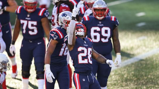 Reports: RB James White, DT Lawrence Guy return to the Patriots taken at BSJ Headquarters (Patriots)