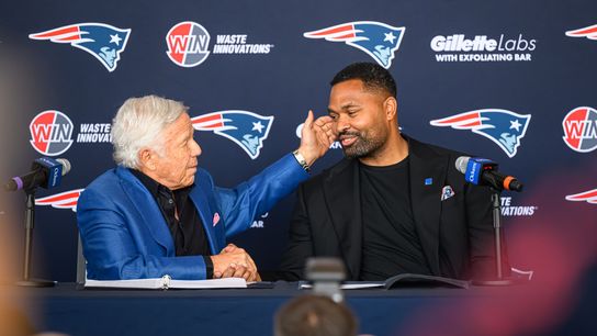 NFL Notebook: Giardi - Looking back on Mayo's big day, O'Brien's move and playoff breakdowns taken at BSJ Headquarters (Patriots)