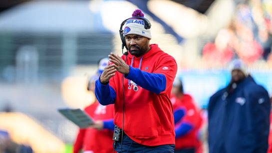 Bedard: Jerod Mayo should be coaching for his job over the final four games taken at BSJ Headquarters (Patriots)