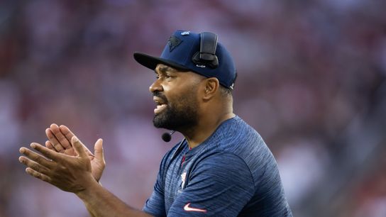 Giardi: Jerod Mayo ignoring the increasing chatter about his future taken at Gillette Stadium (Patriots)