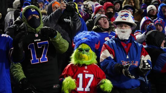 Giardi: Can the Patriots handle the noise? Plus, a key player missing from practice taken at Gillette Stadium (Patriots)