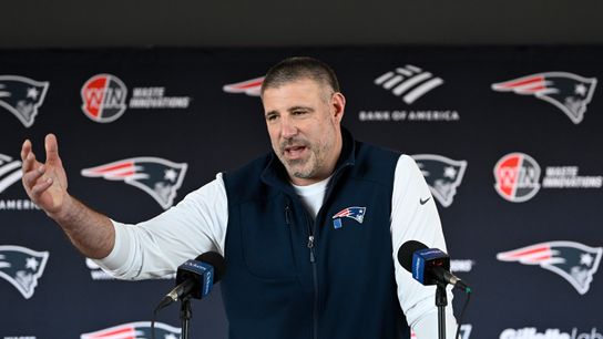 Giardi: NFL Notebook - Vrabel's unorthodox approach paid dividends before; plus, Fins have a decision to make taken at BSJ Headquarters (Patriots)