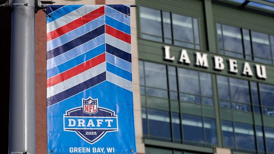 Giardi: NFL Notebook - Vrabel needs to apply lessons learned in past drafts to this one; plus, QB roulette taken at BSJ Headquarters (Patriots)