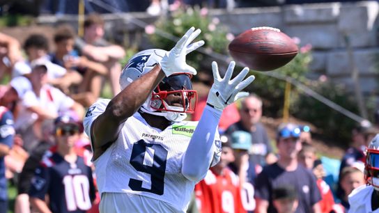 Giardi: NFL Notebook - The beauty of the back-shoulder throw; plus, the AFC East is in turmoil taken at Gillette Stadium (Patriots)