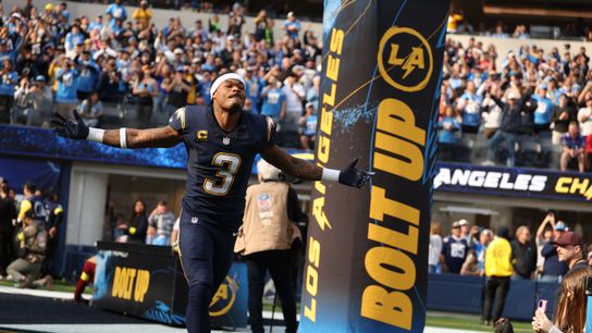 Giardi: Patriots offense will face a strong test against this Minter-schemed Chargers defense taken at Gillette Stadium. Photo by (USA Today KIYOSHI MIO)