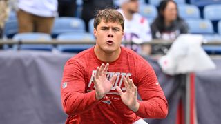 Giardi: Lomu settled into his normal spot with relative ease; plus injury updates taken at New Balance Athletics Center (Patriots). Photo by (USA Today Eric Canha)